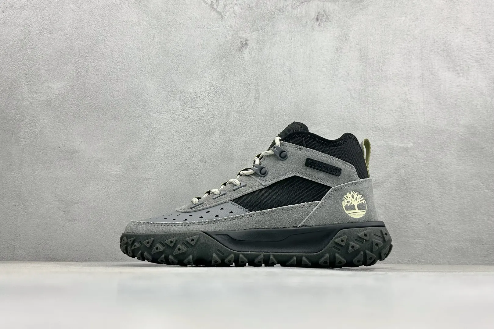 🐲💰 480 terminal store Timberland/Timberland outdoor high-top casual Martin boots series. Guangdong factory quality. Original box and original packaging. The fabric is made of Italian 🇮🇹 top-grade frosted fine-grained cowhide. It is paired with anti-odor and anti-corrosion genuine leather latex insoles to give you a perfect wearing experience. The quality is exquisite and durable. A must-have for sportsmen. Specially designed to treat those who are not handsome. High-quality and first-class foot feel. Item No.: TBOA6CW1A40